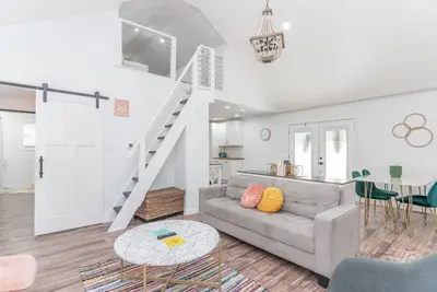 Image de Lux Loramie Lake House completely renovated with all new furnishings