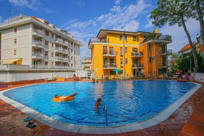 Image de Apartment no. 9 facing pine forest pool condominium Elite with pool wi-fi