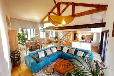 Image de Loft type house with garden