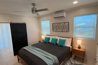 Image de Brand New! ! Beginning Sept. 2024! 25th street with private path to North Beach.