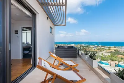 Image de ISholidays Felicity 1 Bedroom Sea View Suite with Jacuzzi