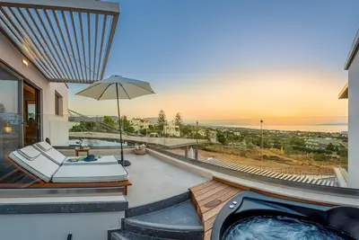 Image de ISholidays Grace -1 Bedroom Sea View Suite with Jacuzzi