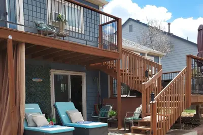 Image de Boho Comfort & Mountain View! Your pup wants u to bring em to the Best dog park!