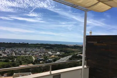 Image de Penthouse 2 bed apt, Stunning Sea Views, Air Con