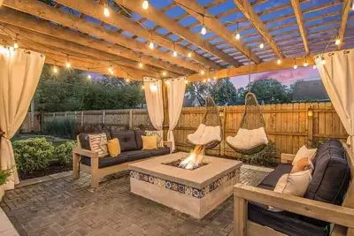 Image de Stunning Yard! Wood-Fired Pizza Oven in Dundee!
