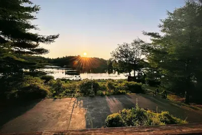 Image de Private Lakefront on Fairview Lake - Sleeps 6-8