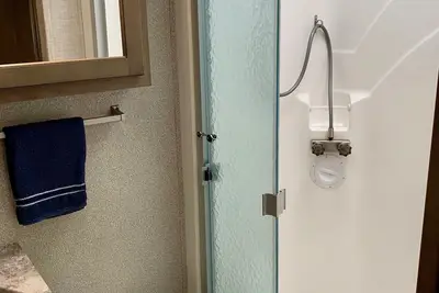 Image de 2019 Georgetown Gt5 36b5 - 2 full baths, 3 slides outs, bunks & king bed