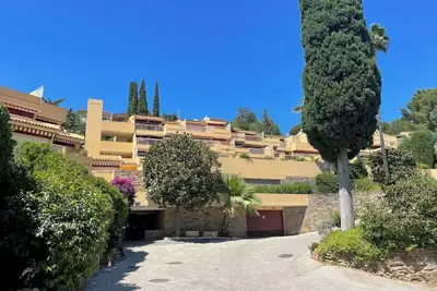 Image de Appartement F2 de 50m² climatisé, terrasse, plage et centre ville à pieds, Wifi