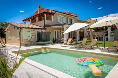 Image de La Villetta, cozy villa with pool, perfect family getaway!