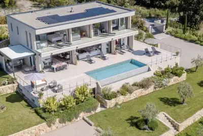 Image de 5 Star 5 Bedroom contemporary Villa with amazing views.