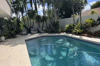 Image de Bbq  Heated Pool  Patio Dining  Ping-Pong  Billiards  Cozy Private Miami Oasis