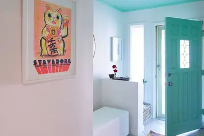 Image de Enjoy Mint: a fresh 1950s modern ranch style home