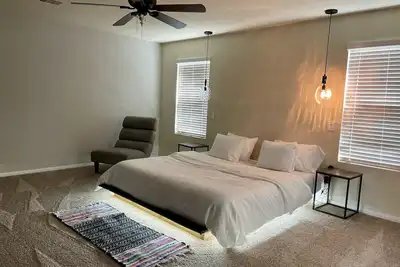 Image de King Suite W/Fireplace120\"Screencurvemovietheater