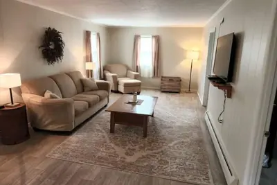 Image de Tackett's Cottage by Lake and State Park