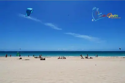 Image de Villa Pelicano. Steps from the beach.