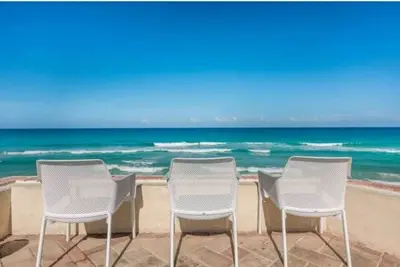 Image de Penthouse with ocean and lagoon views