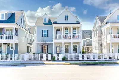 Image de Stunning! Luxe 4br Beach Escape - Private, Bright & Roomy