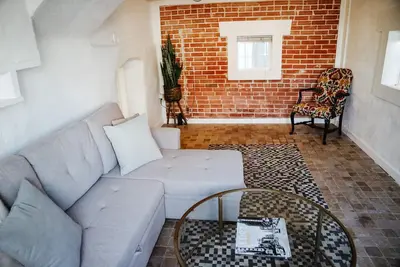 Image de 3 Bedroom Basement Bungalow next to Cheeseman Park