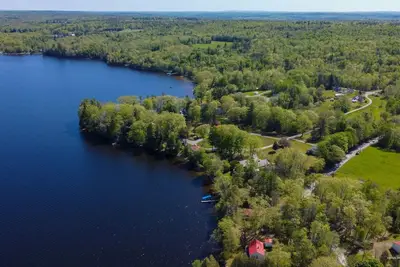 Image de Lakefront Cottage