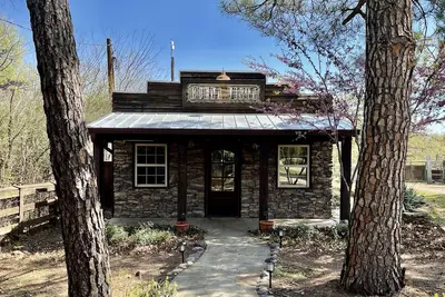 Image de Cozy Guest House with Plunge Pool and Outdoor Kitchen!