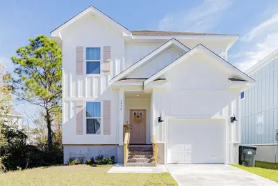 Image de Modern 4br • Game Room • Sleeps 14 • Pet-Friendly