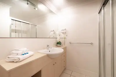 Image de Large 2 Bedroom Apartment in the Heart of Cairns