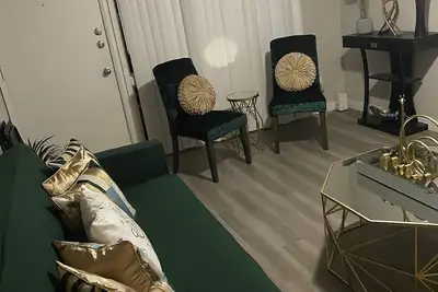 Image de Stylish and cozy one bedroom apartment.