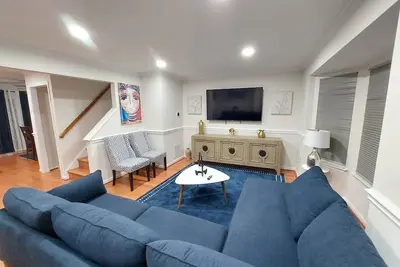 Image de $249/Comfy 5br, 3. 5bth, & 3lvl Th
