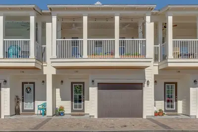 Image de Clarity@Crystal Beach! Ez Walk to Beach+Unit Pool!