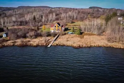 Image de Amazing Waterfront Cottage with a panoramic astonishing view. Citq# 282435