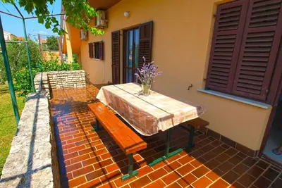 Image de Appartement de deux chambres avec la terrasse Peroj, Fazana (A-20731-a)