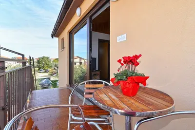 Image de Appartement de deux chambres avec le balcon Peroj, Fazana (A-20731-b)