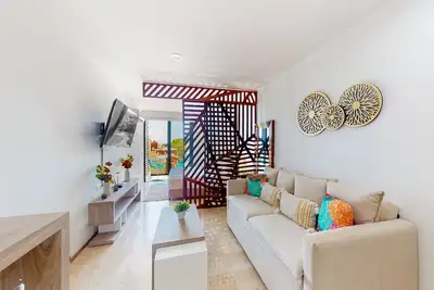 Image de Studio in paradise with a balcony, modern fixtures, & Ac - rooftop pool
