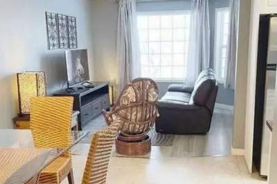 Image de Perfect for a Big Crew - 5br 2. 5 bathroom Crew House in West Edmonton