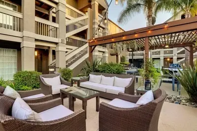 Image de Comfortable Queen Suite with Roll-In Shower, Close to Sunnyvale Attractions!