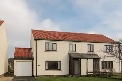 Image de Causeway Cottage, pet friendly, with a garden in Holy Island