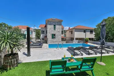 Image de Maison de vacances Vinišće pour 1 - 8 personnes avec 4 chambres à coucher - Maison de vacances