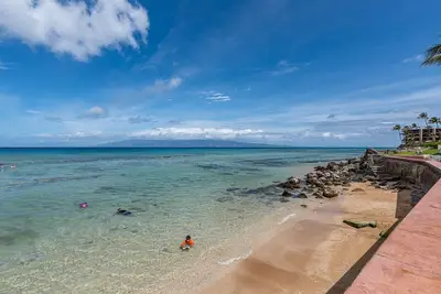 Image de Right on the water in West Maui.