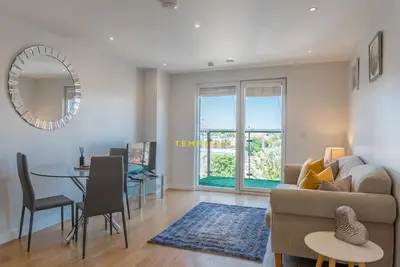 London In 15 Mins! Stylish Apartment Near Heathrow