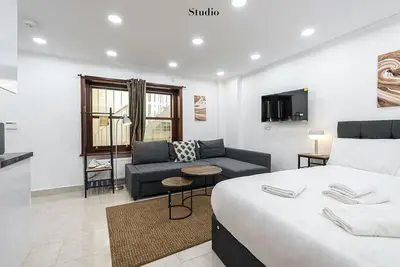 Image de Studio-Large-Salle de bain privée