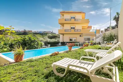 Image de Appartement \"Rafaela's House\" avec piscine partagée, Wi-Fi et climatisation