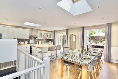 Image de Luxury Home - Hot Tub - Pool Table - Gym - Sauna - Cinema Room - Close to Beach