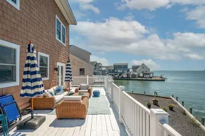 Image de Off the Record - Spectacular Bayfront and Pet Friendly!