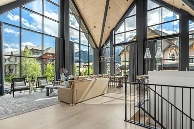 Image de Spectacular 8-Bdrm, 8-Bath Mountain Retreat!