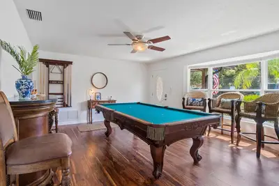 Image de Billy Birds Happy Place by the Beach.