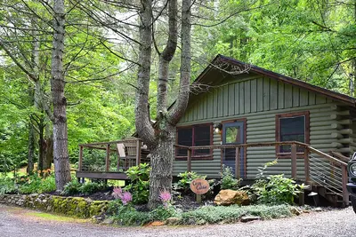 Image de Cozy 2br Lake Cabin – Dock, Hot Tub, Views -Lake Nantahala