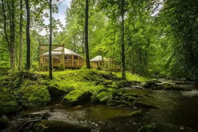 Image de Creekside Cove Yurt - Creekside Glamping w/ Private Hot Tub