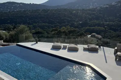 Image de Contemporary villa with sea view in Cavalaire