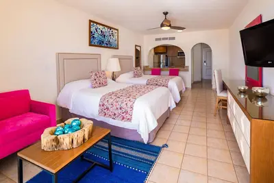 Image de Beach Resort in Cabo. Centrally located.
