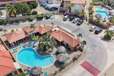 Image de Sea Turtle Condo 2 Bdr-2 Bth in Palm Beach Area, walking distance to the beach.